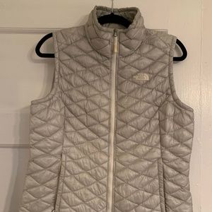 The North Face Women's Gray Thermoball Vest Sz L